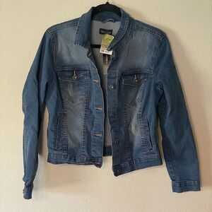 NWT! New Look Jean Jacket. Size Large.